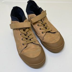 EUC Toms Boots with Velcro